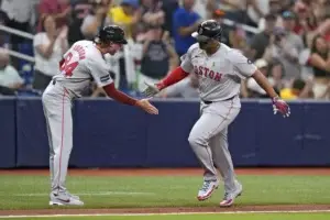 Rafael Devers establece récord en Boston al conectar jonrón en su sexto juego consecutivo