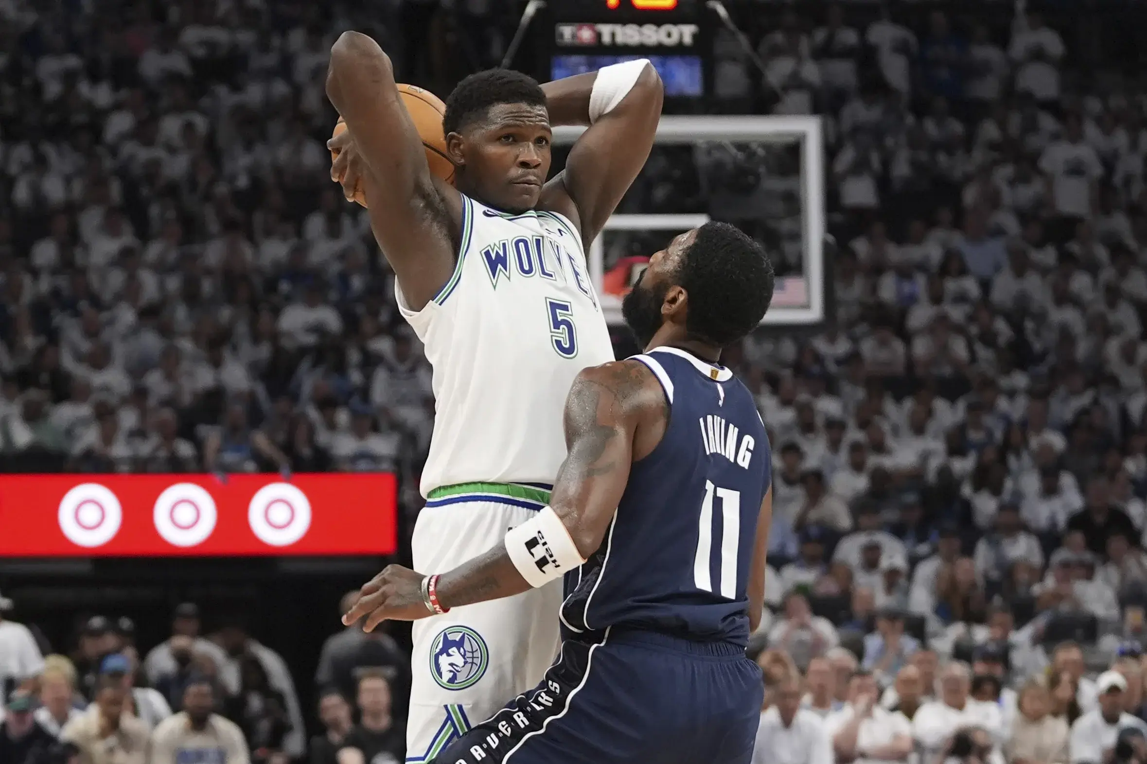 Dallas tienen control temprano sobre Wolves en las finales de la Conferencia Oeste