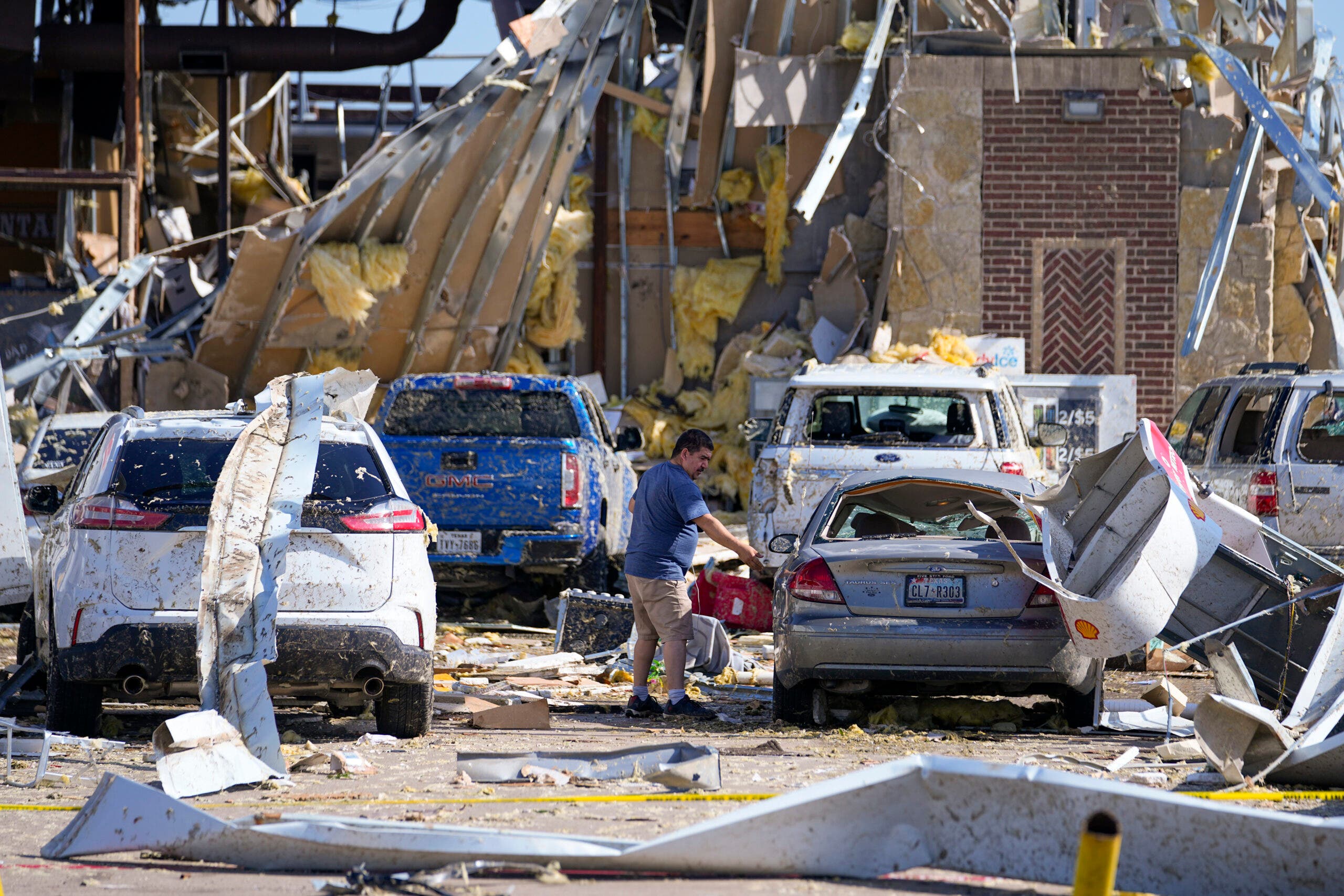 Al menos 22 muertos por tormentas que causan destrozos en Texas, Oklahoma, Arkansas y Kentucky