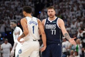 Doncic conduce a Mavericks a triunfo 108-105 sobre Wolves en 1er partido de final del Oeste