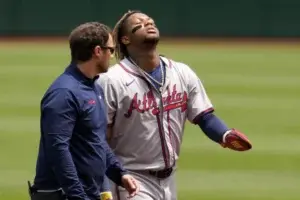 Los Bravos afrontan el desafío de reemplazar por el resto de temporada a Ronald Acuña Jr.