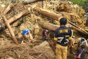 Fotos de los deslizamientos de tierra que sepultaron una aldea de Papúa Nueva Guinea: estiman 2.000 muertes