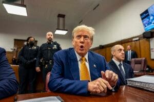 Fiscales piden más sanciones a Trump por comentarios sobre juicio