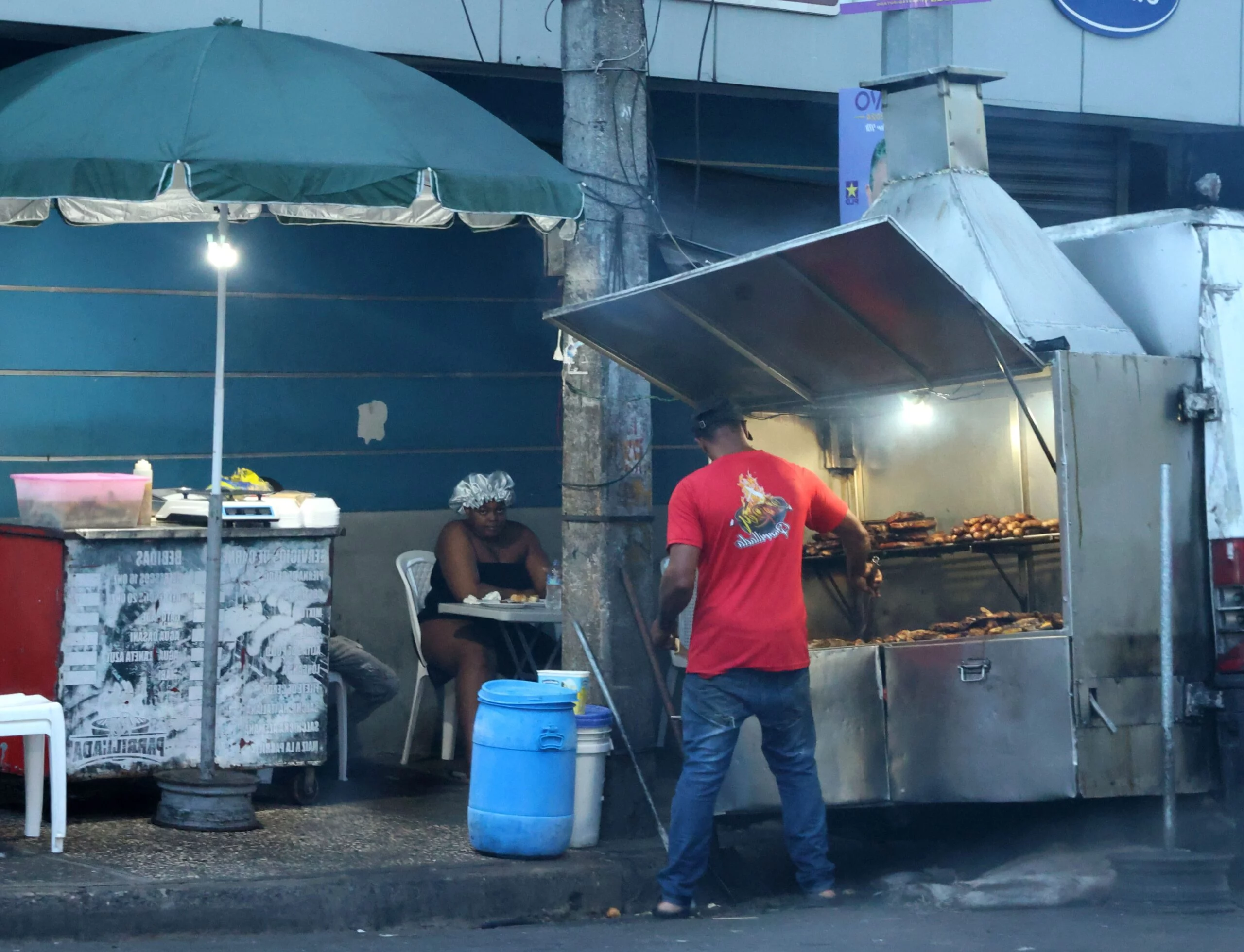 Actividades comerciales nocturnas mantienen  las calles activas las 24 horas