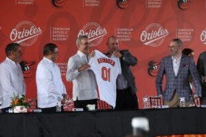 Abinader envía  Senado proyecto  de ley regula firmas prospectos MLB