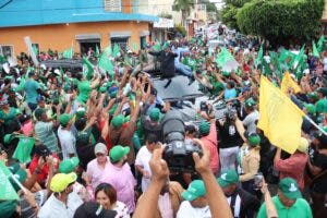 Leonel congrega a miles seguidores en Azua y Ocoa