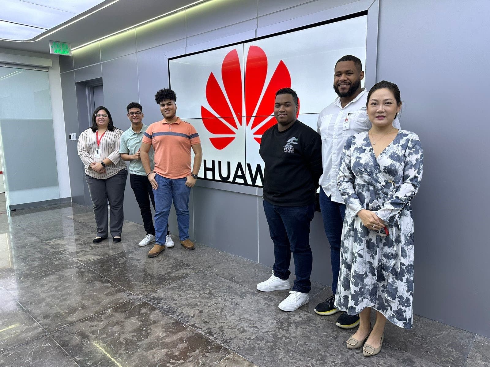 Dominicanos en la final de TIC Huawei