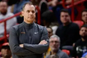 Phoenix despiden al técnico Frank Vogel