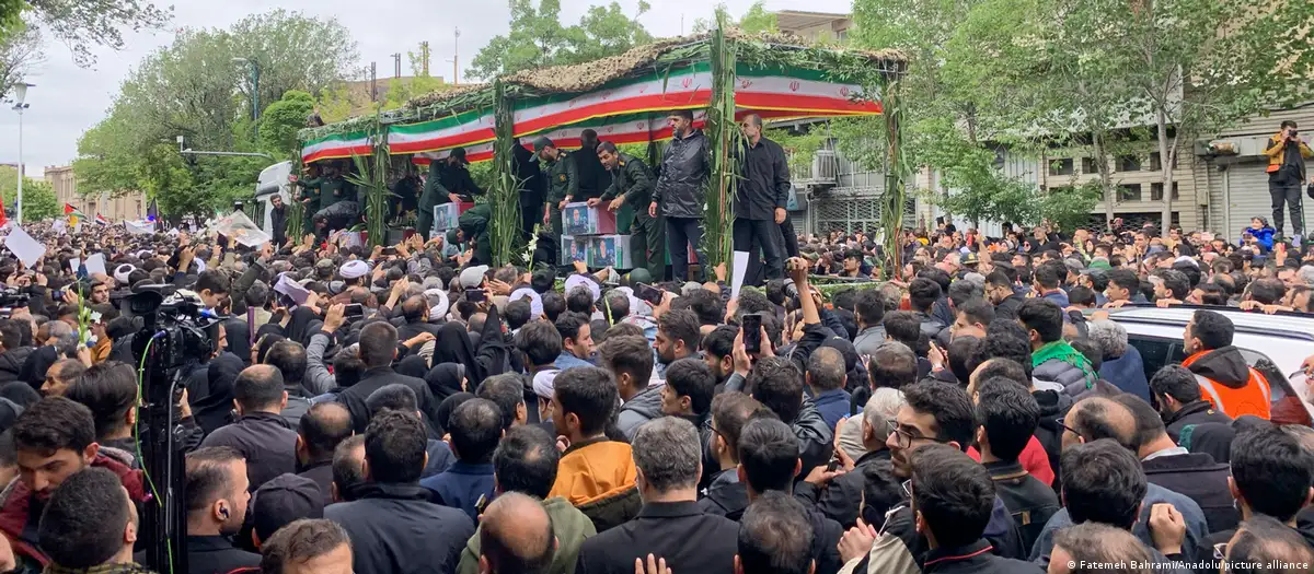 Llegan a Irán mandatarios y cancilleres para el funeral de Raisí