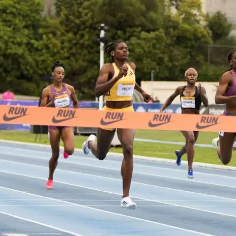 Marileidy Paulino indetenible gana en los 400 metros femeninos en el Gran Premio de Los Ángeles