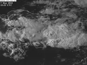 Fuertes lluvias provocan inundaciones urbanas, el COE aumenta a 27 las provincias en alerta