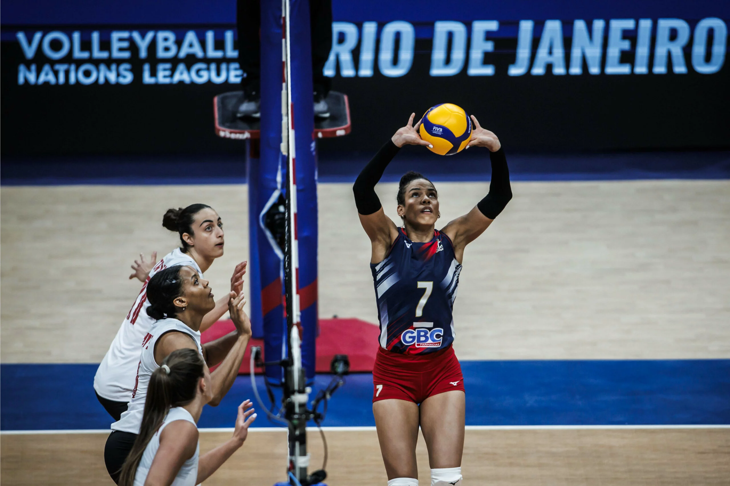 Sexteto de Canadá vence 3-0 a las Reinas del Caribe en LVN