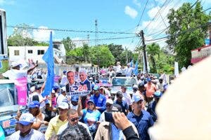 Luis Abinader encabeza marcha caravana en Cotuí, Sánchez Ramírez