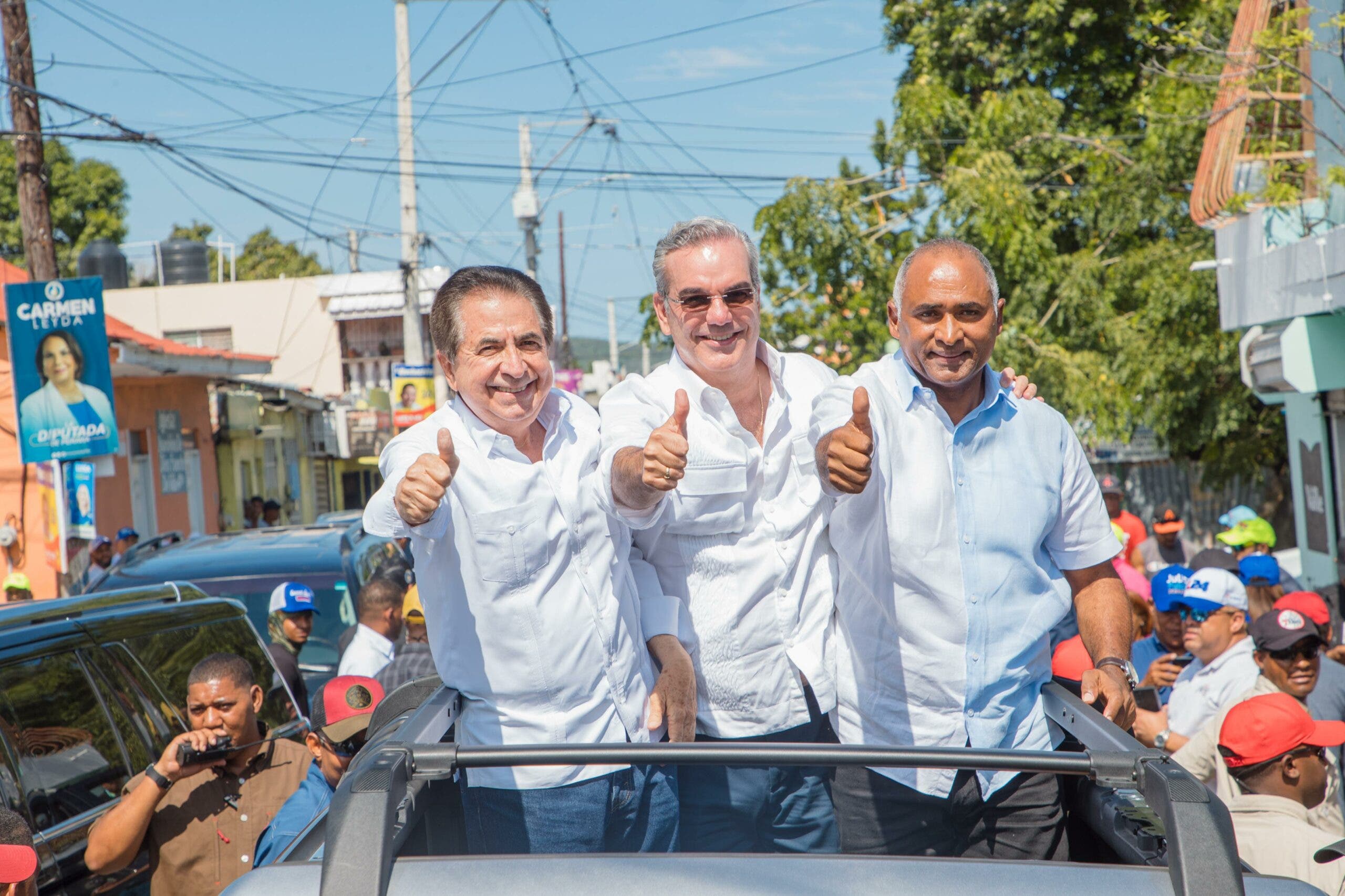 Luis Abinader recibe apoyo de los Castillo en Ocoa