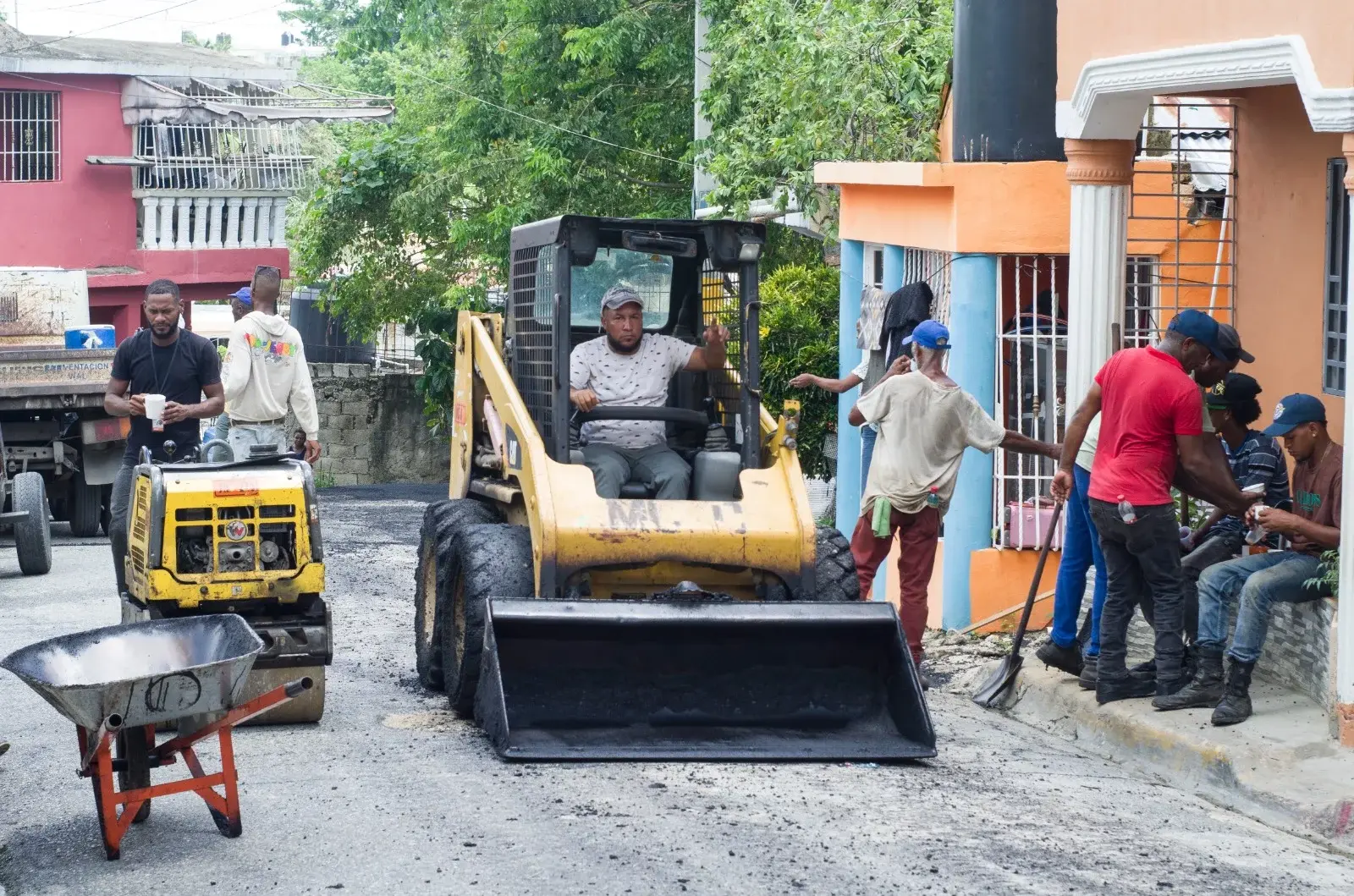 Alcaldía de Santo Domingo Norte inicia programa de asfaltado y bacheo con apoyo de Obras Públicas