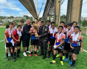 Bauger vence Policía FC Los Guandules, Gana Fútbol Niños Dedicado a su Trayectoria