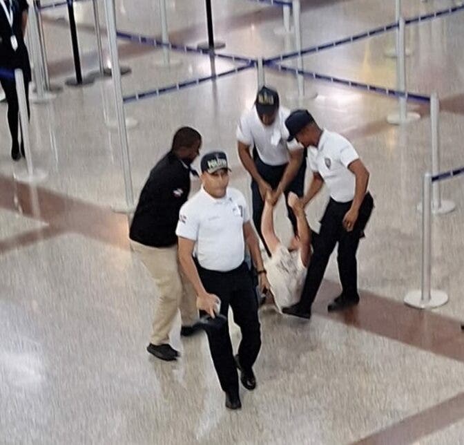 Turista protagoniza altercado en Aeropuerto Las Américas