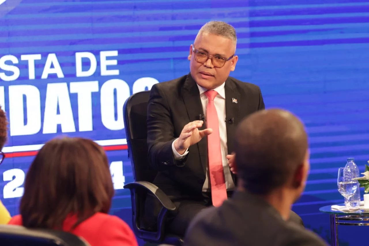 Carlos Peña afirma cerrará todos los consulados dominicanos en Haití