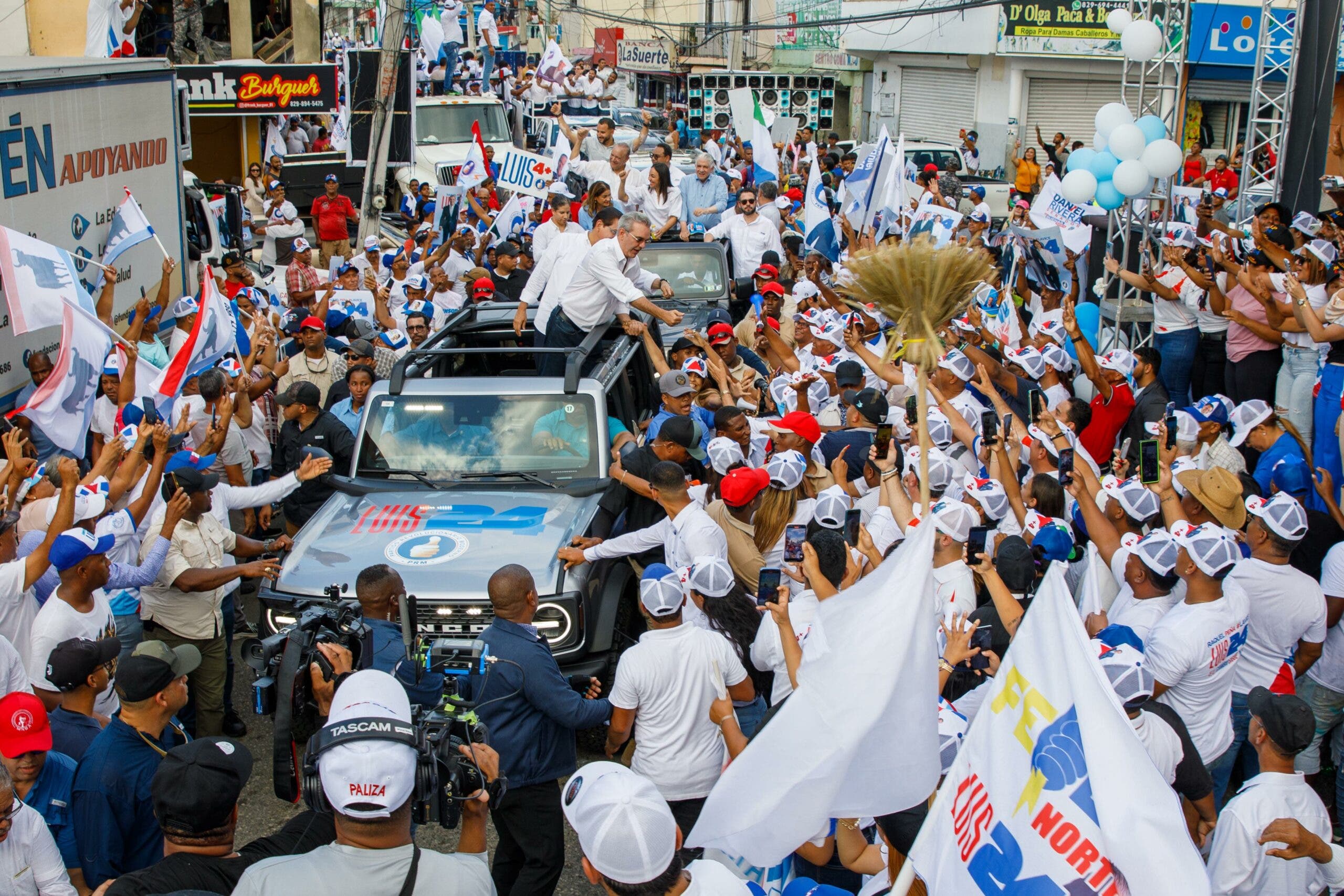 Abinader dice que ha atendido y apoyado a los motoconchistas desde su llegada al gobierno