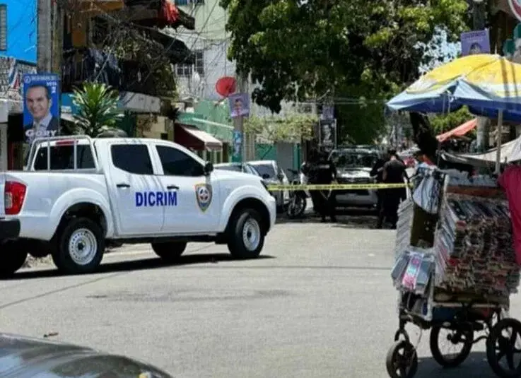 Un hombre muerto y un menor herido en ataque a tiros en peluquería Villa Consuelo