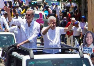 Luis Abinader y Antonio Taveras cierran campaña con caravana en Santo Domingo