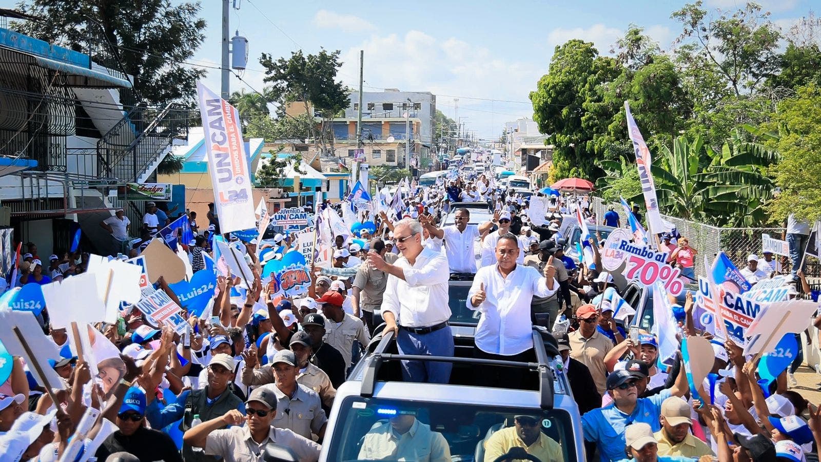 Abinader cierra campaña junto a Pedro Tineo con caravana Peralvillo-Yamasá
