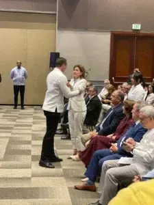 Vicepresidenta Raquel Peña se reúne con observadores internacionales en víspera de elecciones