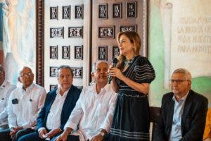 Carolina Mejía recibe expresidentes de América Latina y África como observadores en las elecciones