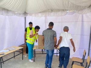 Envejecientes acuden a ejercer su voto