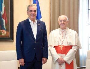 Abinader recibe visita del cardenal italiano Fernando Filoni