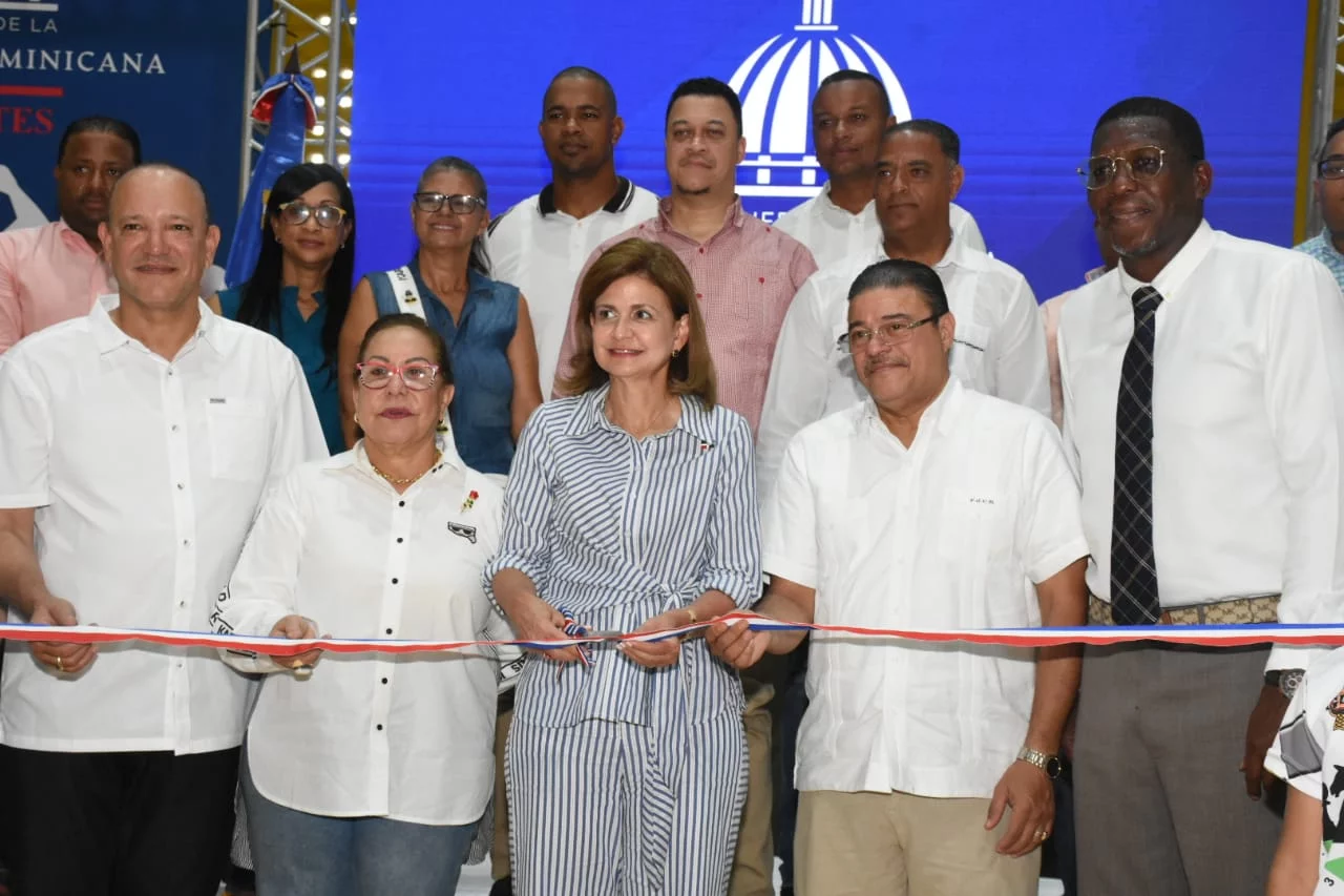 Raquel Peña entrega el remozado club GUG en Santiago