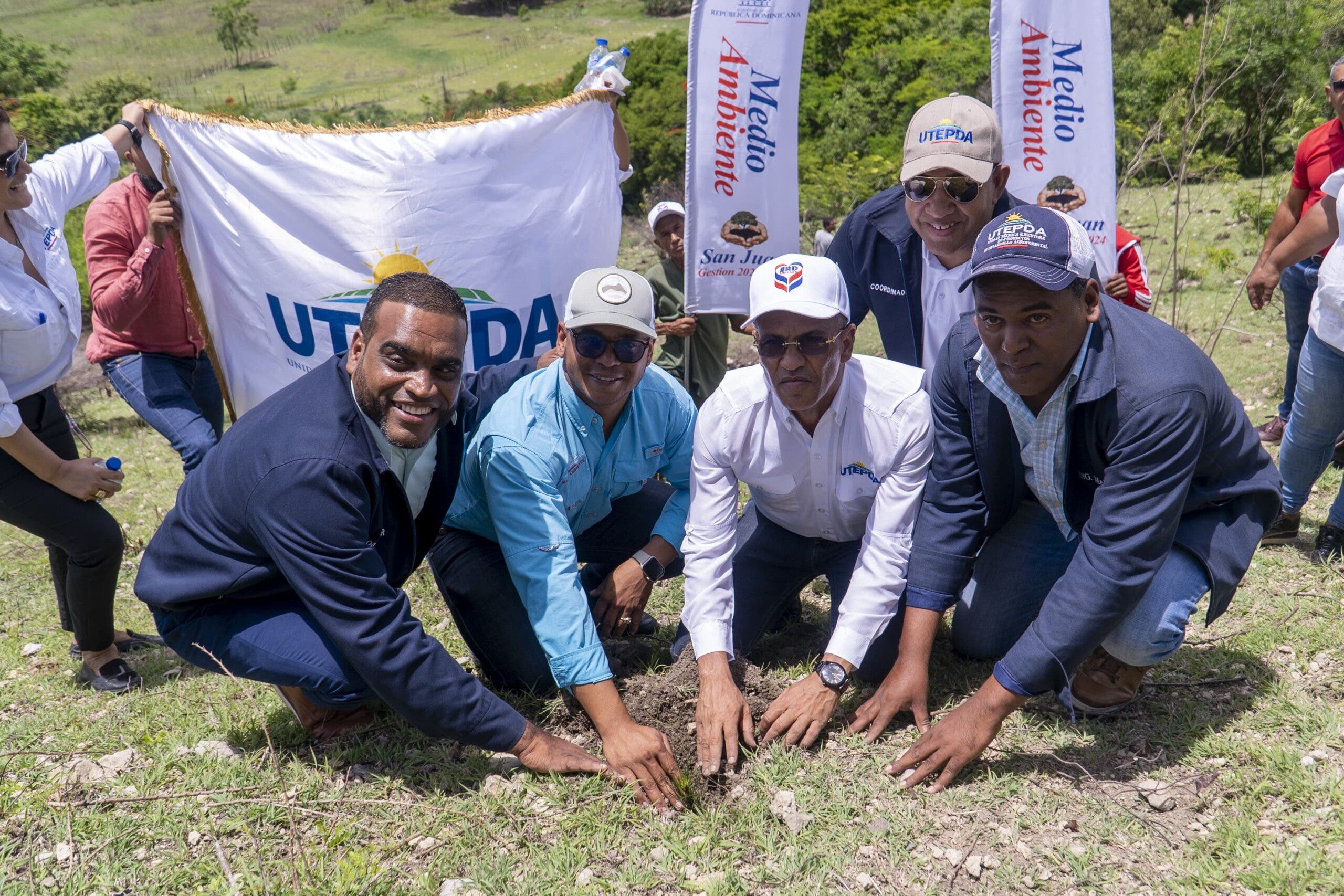 UTEPDA siembra más de 5, 800 árboles en jornada de reforestación en San Juan