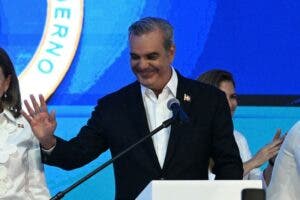 Quién es Luis Abinader, el presidente que logró una reelección inusual para América Latina y al que sus críticos llamaban “tayota”