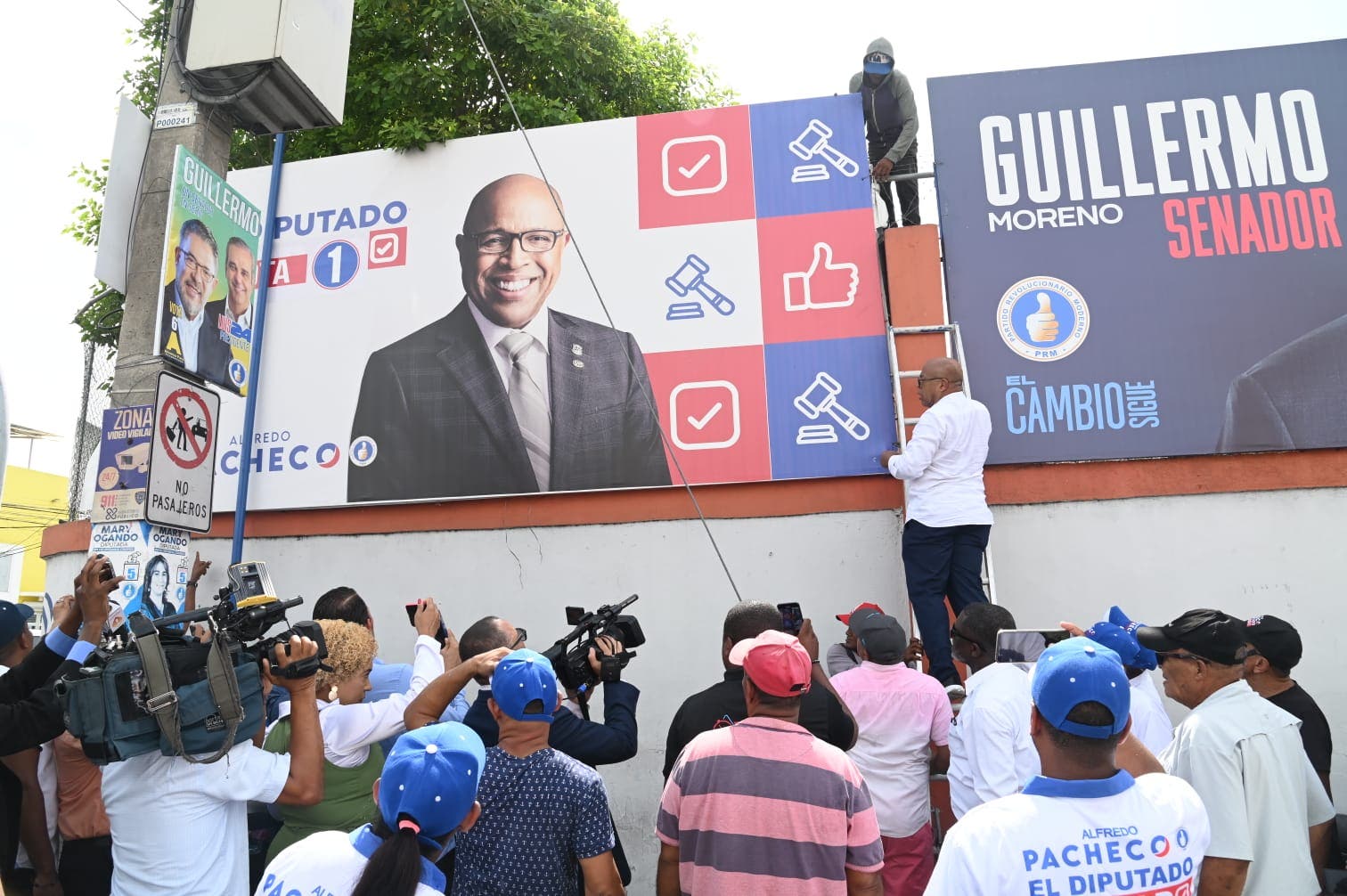 Alfredo Pacheco inicia el retiro de su propaganda política