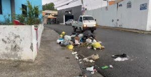 Residentes de Santo Domingo Este se quejan por falta de recogida de basura