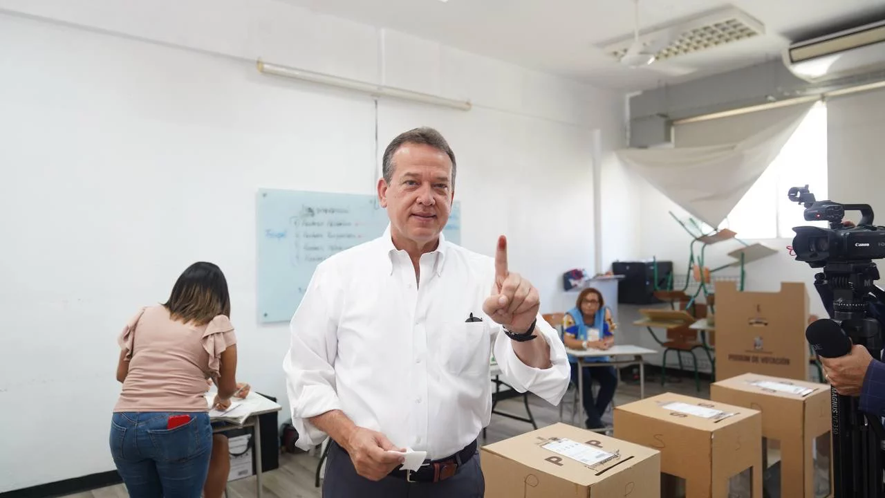 Bisonó felicita a los ciudadanos por acudir a las urnas a votar en orden y civilizadamente