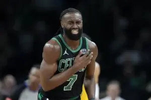 Brown iguala el máximo de su carrera en playoffs con 40 puntos, los Celtics vencieron a los Pacers y tomaron ventaja de 2-0 en el Este