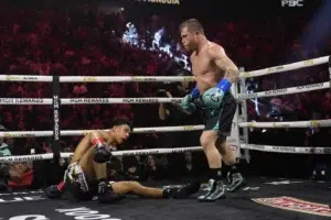 Canelo Álvarez retiene campeonato indiscutido con decisión unánime sobre Jaime Munguía