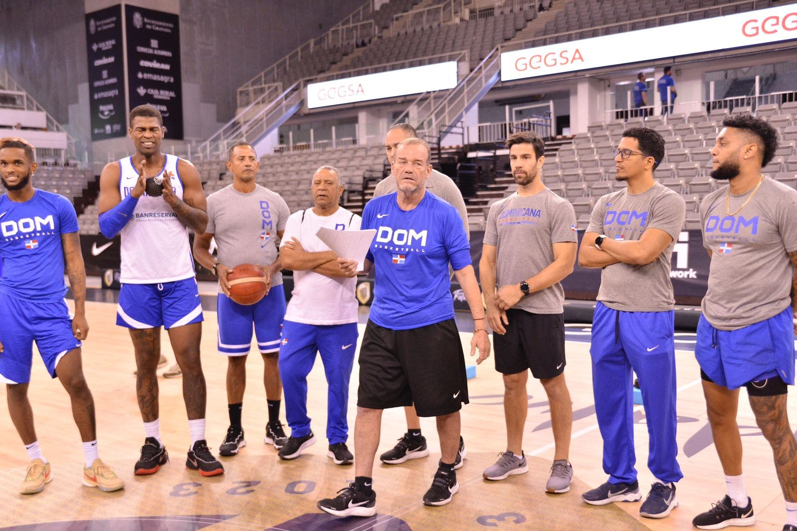 Fedombal anuncia regreso Ché García a dirección técnica del equipo nacional de baloncesto