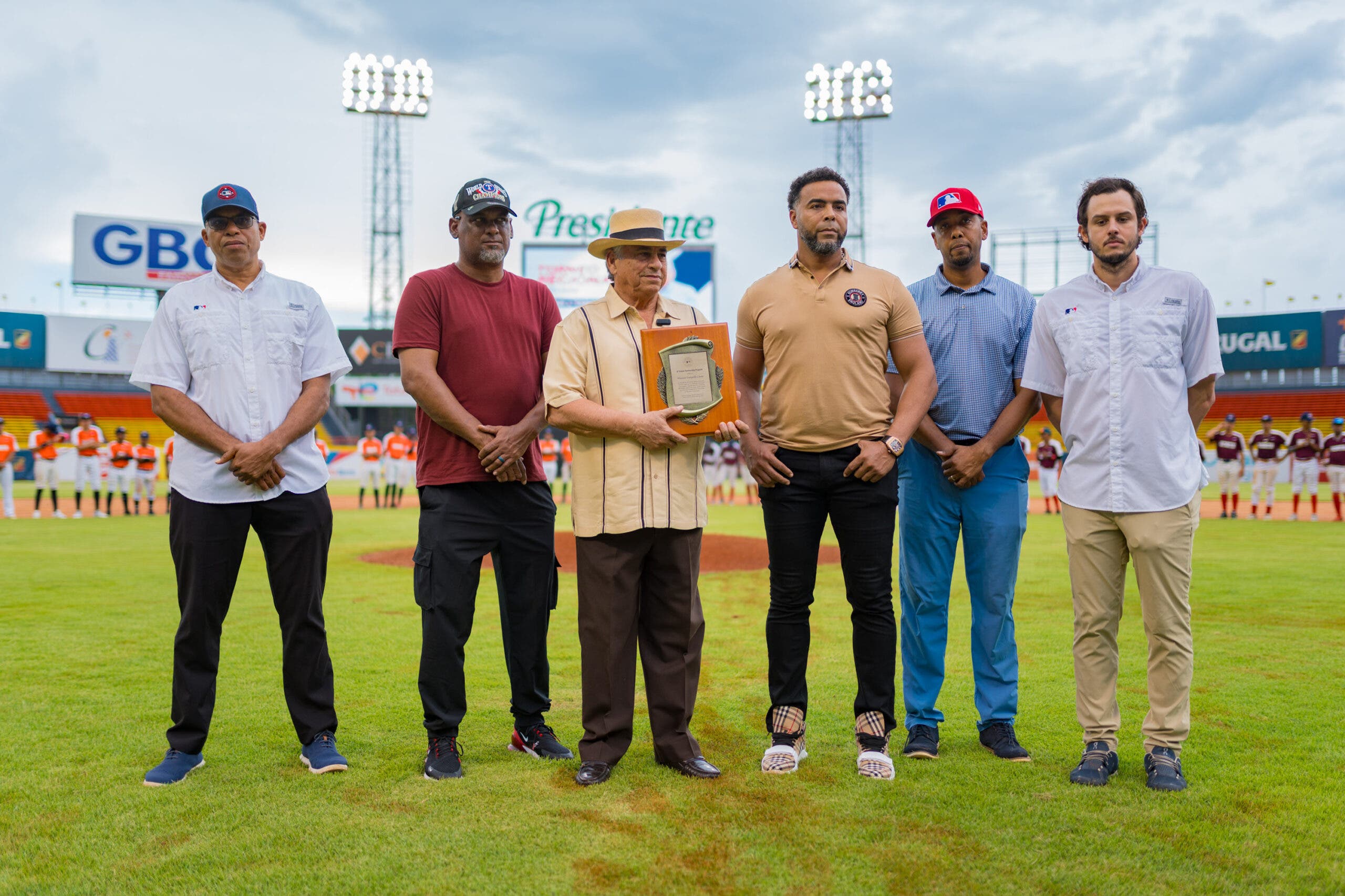 Orange y Light Blue ganan en  inicio Amateur Scouting League