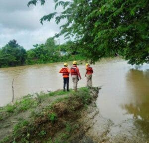 Defensa Civil realiza labores preventivas y de respuesta ante efectos de vaguada sobre el país