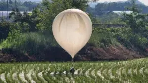 La guerra de la basura: Corea del Norte lanza cientos de globos con desechos y porquerías a su vecino del Sur