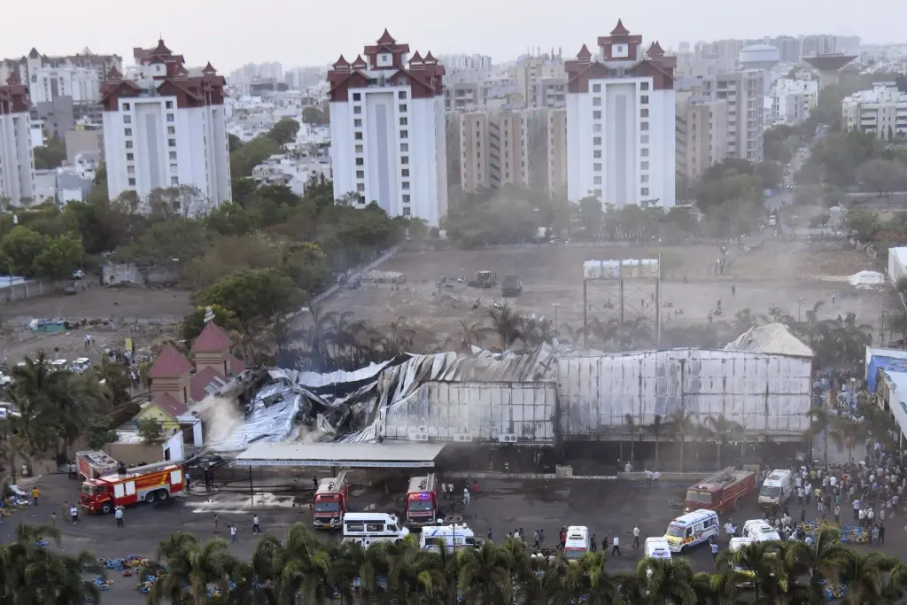 Incendio en parque de atracciones en India deja al menos 27 muertos