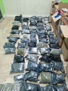 Confiscan 70 libras de marihuana camuflada en cajas de calzados y ropas