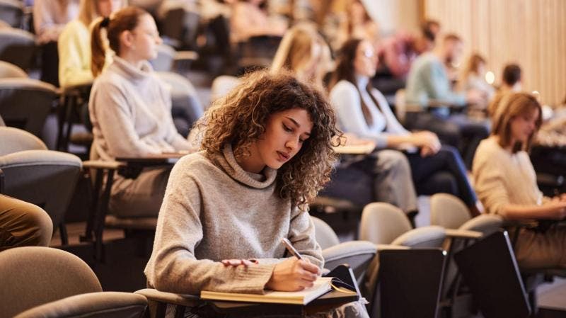 Cómo prepararte mejor para un examen si solo tienes tiempo de estudiar en el último momento