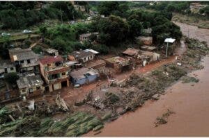 Más de 200 vuelos cancelados en la ciudad brasileña de Porto Alegre por las inundaciones