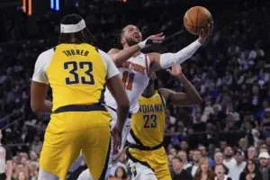 Los Knicks vencen a los Pacers en el primer partido de las semifinales de la Conferencia Este