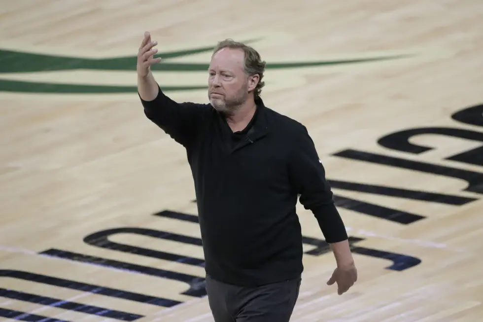 Mike Budenholzer acepta entrenar a los Phoenix Suns