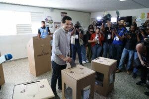 Omar llama a ejercer derecho al voto para fortalecer democracia