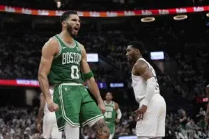 Jayson Tatum anota 33 puntos y los Celtics toman ventaja ante Cavaliers